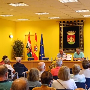 PRESENTACION DEL DOSSIER DEDICADO A SAGASTA DE LA REVISTA AVENTURA DE LA HISTORIA EN TORRECILLA EN CAMEROS